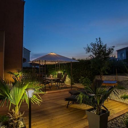 Exclusive City Center Apartment With Garden Ровинь Экстерьер фото