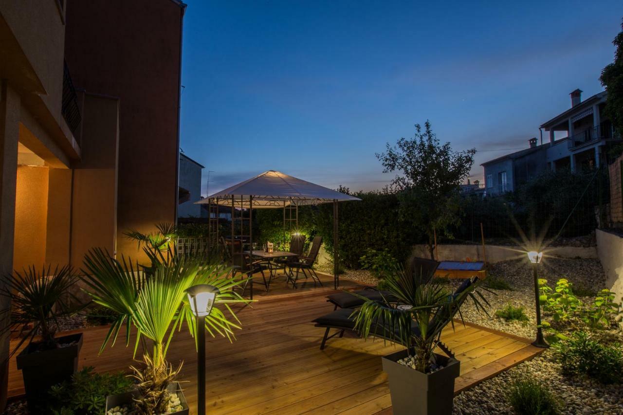 Exclusive City Center Apartment With Garden Ровинь Экстерьер фото