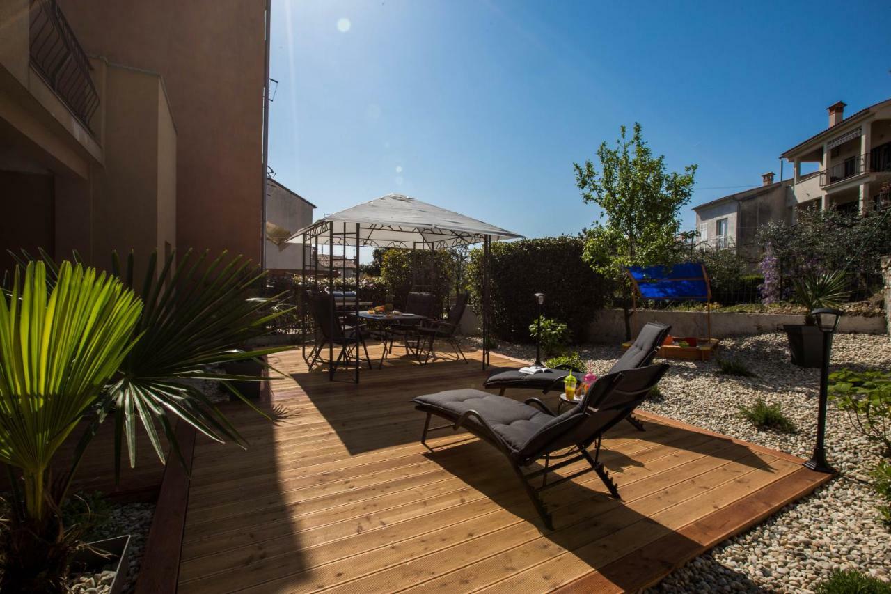 Exclusive City Center Apartment With Garden Ровинь Экстерьер фото